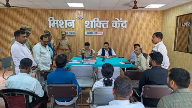 डीएम चर्चित गौड़ और एसपी अभिषेक वर्मा ने करमा थाने में सुनीं जनसमस्याएं