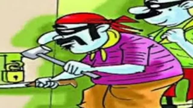 मंदिर में चोरी से मचा हड़कंप, 20 किलो वजनी पांच घंटे सीकड़ काटकर ले गए चोर