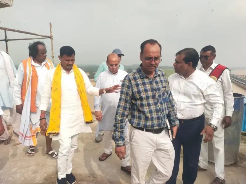 मुख्य नहर निर्माण में उचित मुआवजा के बाद ही कराएं भूमि रजिस्ट्री,राज्य मंत्री ने पीड़ित परिवार से की मुलाकात,जनचौपाल में ग्रामीणों ने रखीं समस्याएं