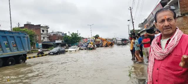 बारिश का कहर: घाघर नदी उफनी, तीसरी बार बहा संपर्क मार्ग; कई बस्तियां जलमग्न