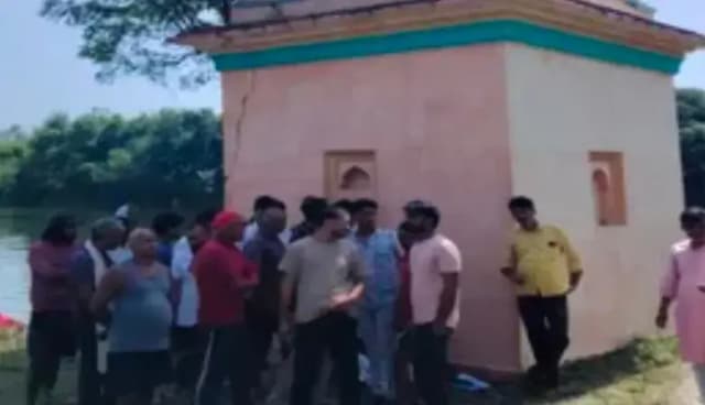 दो सौ साल पुराने शिव मंदिर में चोरी, शिवलिंग समेत चार प्राचीन मूर्तियां गायब; हनुमान प्रतिमा तोड़ने का प्रयास