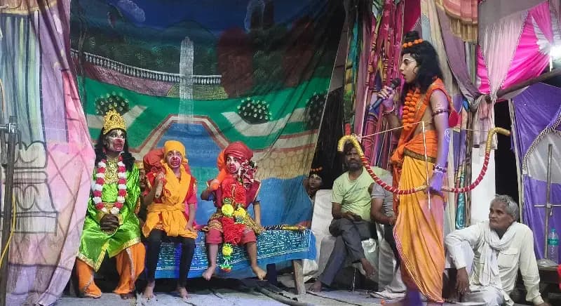 घोरावल रामलीला में लक्ष्मण मूर्छा का मंचन, संजीवनी बूटी से बचाए प्राण