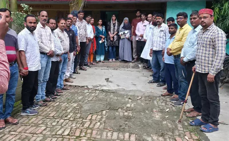 अध्यापक पिता के अकाल मृत्यु पर टीएससीटी ने भरोसे का बढ़ाया हाथ 50 लाख रुपये से अधिक की राशि मृतक के परिजनों को भेंट कर बांटा दर्द 