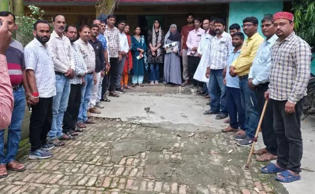 अध्यापक पिता के अकाल मृत्यु पर टीएससीटी ने भरोसे का बढ़ाया हाथ 50 लाख रुपये से अधिक की राशि मृतक के परिजनों को भेंट कर बांटा दर्द 