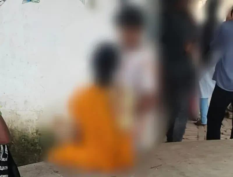 माँ ने कर्जदारी से तंग आकर खाया जहर अस्पताल में भर्ती