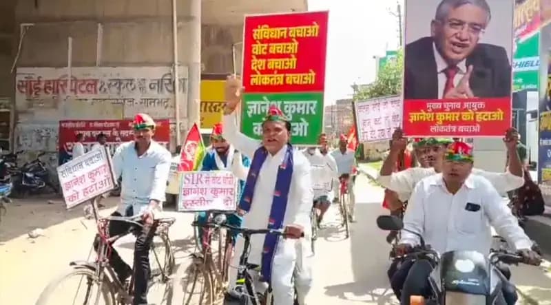 भाजपा सरकार के कथित फर्जी विकास कार्यों को लेकर सपा कार्यकर्ताओं का प्रदर्शन