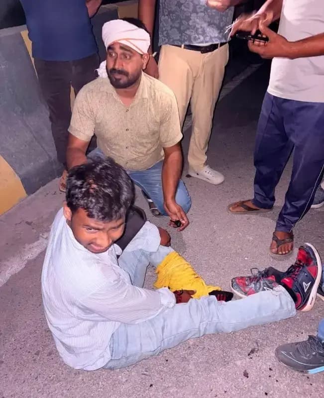 Accident:अज्ञात वाहन के चपेट में आने से एक बाइक सवार युवक घायल