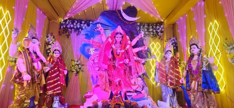 महानवमी पर माँ इच्छापूर्णी दुर्गा पूजा पंडाल में सांस्कृतिक कार्यक्रम, डांडिया और कन्या पूजन का आयोजन