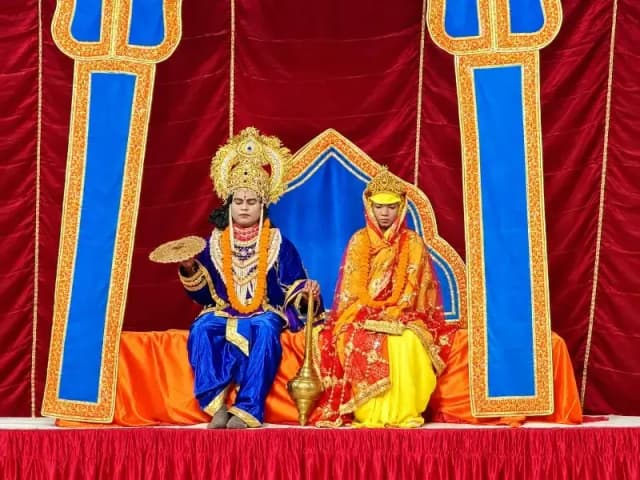 सोनभद्र की 125 वर्ष पुरानी ऐतिहासिक रामलीला का भव्य शुभारंभ, मुकुट पूजन के साथ शुरू हुआ मंचन