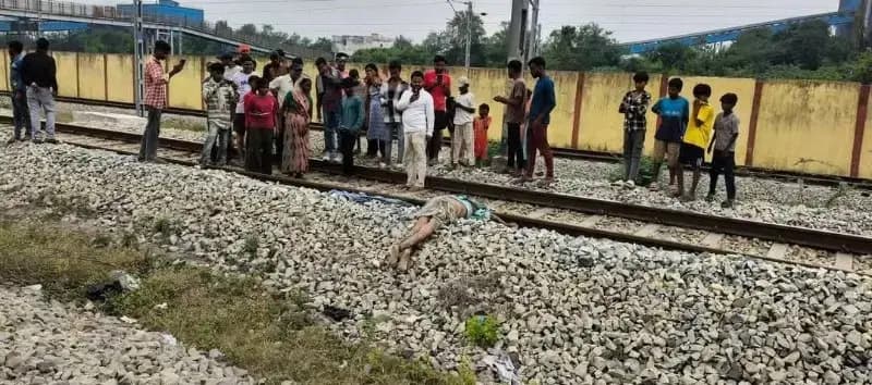 Obra:मालगाड़ी की चपेट में आने से बुजुर्ग की दर्दनाक मौत, शिनाख्त में जुटी पुलिस