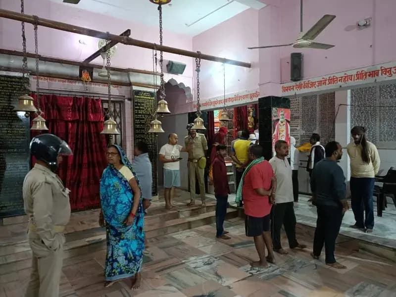 Crime news:भगवान के घर में चोरी,35 साल पुरानी लड्डू गोपाल की मूर्ति व चांदी के आभूषण चोरी, शारदा पीठ मंदिर की घटना को दिया अंजाम 
