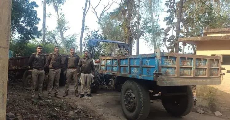 Sonbhadra News: कनहर और मालिया नदी के किनारे जारी अवैध बालू खनन पर कसा शिकंजा, एक ट्रैक्टर जब्त