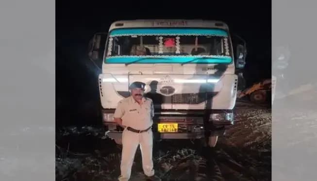 सिंगरौली में अवैध कोयला कारोबार पर बड़ी कार्रवाई — 40 टन कोयला जब्त, डंपर और जेसीबी बरामद