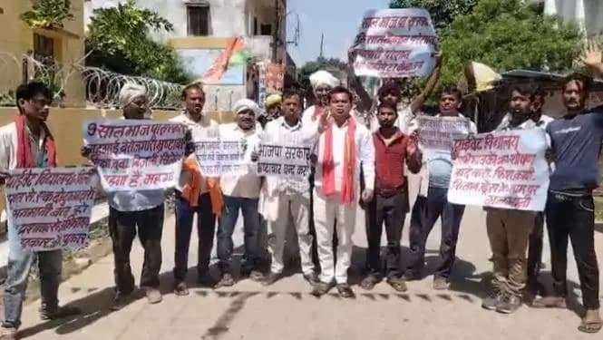 सोनभद्र में भाजपा सरकार के 9 साल पर सपा का प्रदर्शन — महंगाई, बेरोजगारी और स्वास्थ्य सेवाओं को लेकर घेरा.