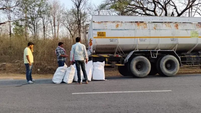 पेट्रोल-डीजल ढोने वाले टैंकर को ही तस्करी का बन जरिया बना,2.27 क्विंटल गांजा बरामद