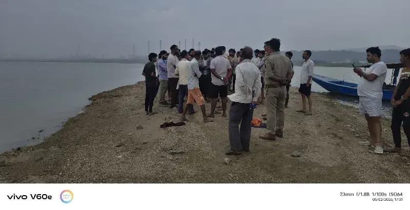 रिहंद जलाशय में नहाने और रील बनाने गए दो किशोर लापता, तलाश जारी