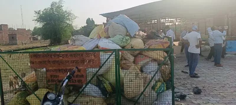 स्वच्छता अभियान में जुटा सोनभद्र, सभी ग्राम पंचायतों से 10 टन कूड़ा एकत्रित