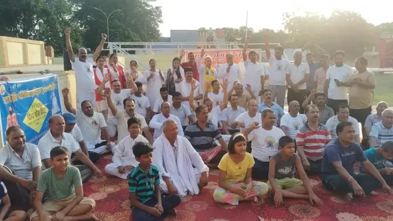 रेनुकूट पतंजलि योग परिवार द्वारा 12वें अंतर्राष्ट्रीय योग दिवस का हुआ भव्य आयोजन
