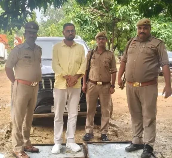 सोनभद्र पुलिस की बड़ी कार्रवाई: दुकान पर दबंगई करने वाला आरोपी गिरफ्तार, स्कॉर्पियो वाहन सीज