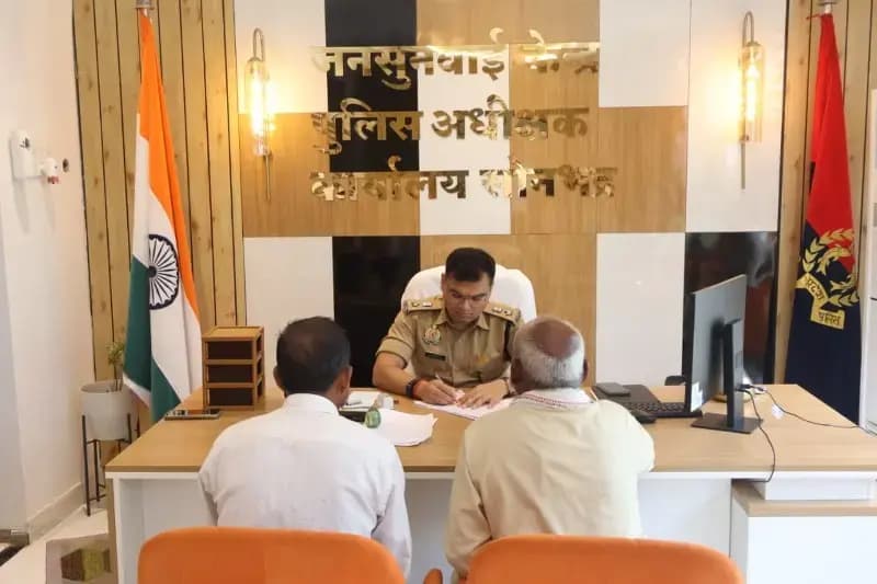 “जनसुनवाई में पुलिस अधीक्षक सोनभद्र ने सुनी आमजन की समस्याएं, त्वरित एवं निष्पक्ष निस्तारण के दिए निर्देश