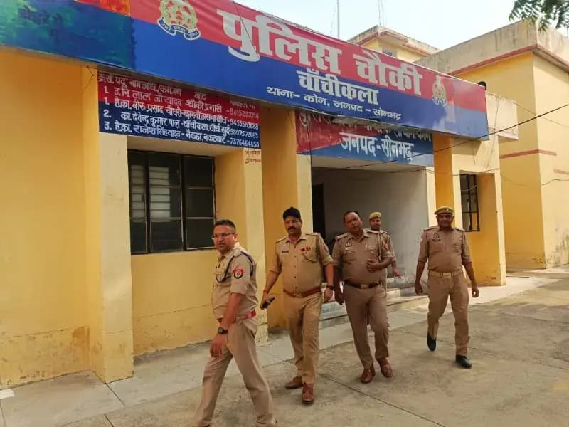 क्षेत्राधिकारी ओबरा द्वारा थाना कोन की चौकी चांचीकला एवं चौकी रानीडीह का आकस्मिक निरीक्षण