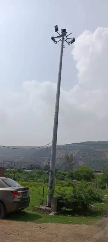 लाखों रुपये की लागत से लगी हाईमास्ट लाइट आठ माह से बंद, अंधेरे में रहने को मजबूर ग्रामीण