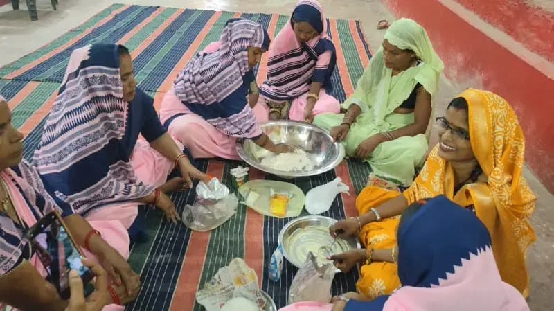 योगी सरकार से मिला ‘सहारा’, संजू ने भरी सपनों की ‘उड़ान’मिलेट्स उत्पाद बनाकर आत्मनिर्भर बनीं सोनभद्र की संजू, समूह की महिलाओं को भी मिला रोजगार