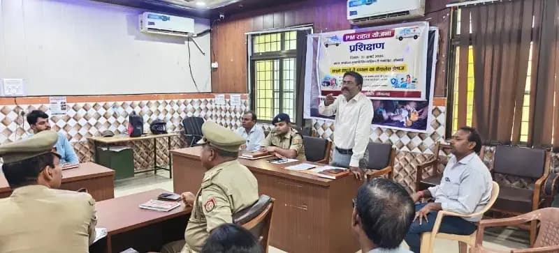सोनभद्र में पीएम-राहत योजना पर कार्यशाला, गोल्डन आवर में कैशलेस उपचार सुनिश्चित करने पर जोर