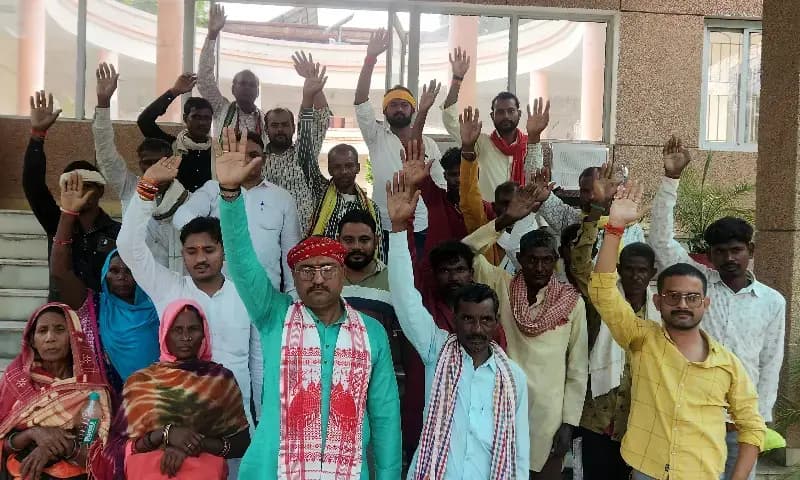 कंपनी के हित में काम कर रहा प्रशासन, ग्रामीणों ने जमीन न देने का किया ऐलान