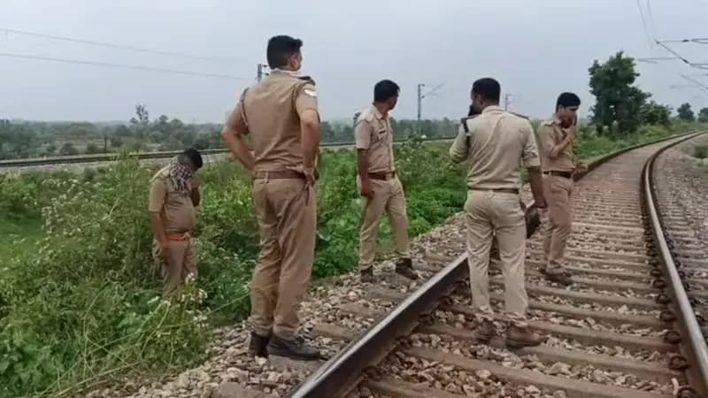 दुद्धी: रेलवे पटरी किनारे मिला अज्ञात शव, क्षेत्र में फैली सनसनी