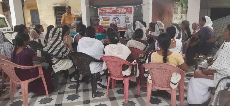 संचारी रोग नियंत्रण अभियान के तहत जनपद में चला व्यापक स्वच्छता एवं जनजागरूकता अभियान