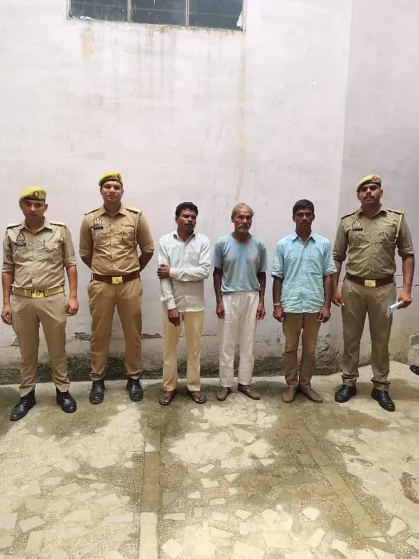 थाना दुद्धी पुलिस ने विभिन्न मुकदमों से जुड़े 3 वारंटी अभियुक्तों को किया गिरफ्तार