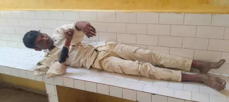 दुद्धी में दो सड़क हादसों में तीन घायल, पिकअप और बाइक सवार चालक फरार