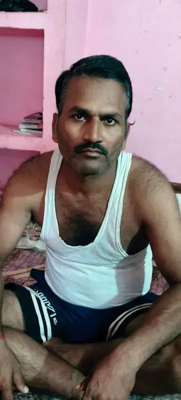 दुद्धी में 45 वर्षीय व्यक्ति का शव घर में फंदे से लटका मिला, जांच में जुटी पुलिस