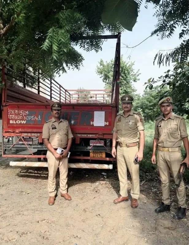 गैंगस्टर एक्ट के तहत सोनभद्र पुलिस की बड़ी कार्रवाई, अपराध से अर्जित ₹28 लाख मूल्य के दो वाहन कुर्क