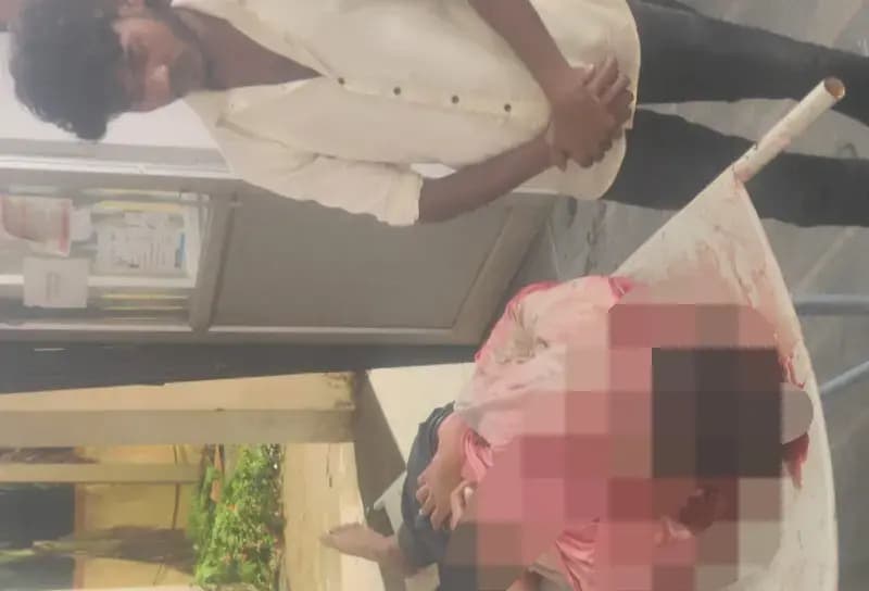 सड़क हादसा:सड़क किनारे खड़ी ट्रक से टकराई बाइक, युवक की मौत, दूसरा घायल