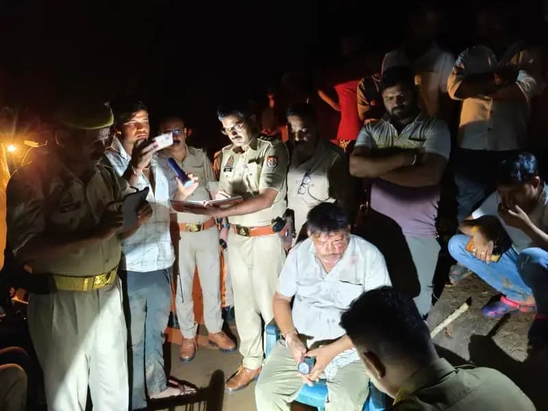 शीशटोला जंगल में लूट के दौरान फायरिंग, चाकू से हमला,300 ग्राम सोना, 8 किलो चांदी के जेवरात और बहीखाता लूटे