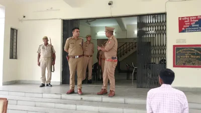 नवागत क्षेत्राधिकारी विनय प्रभाकर साहनी ने किया दुद्धी थाने का औचक निरीक्षण, अभिलेखों से लेकर कानून-व्यवस्था तक की परखी तैयारियां