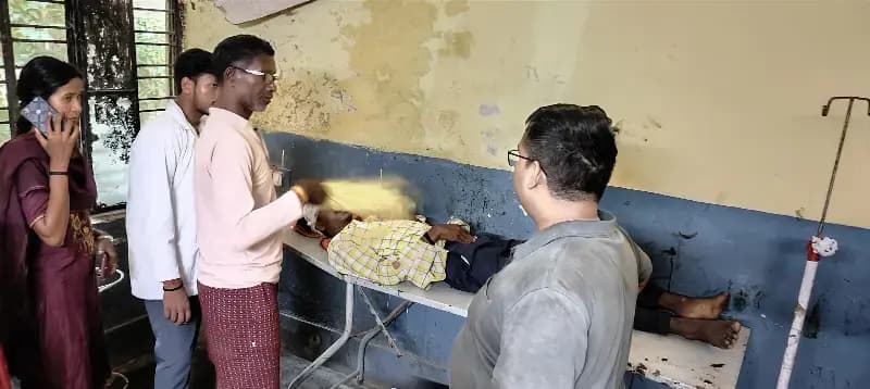 तेज रफ्तार बाइक टेंपो से टकराई, युवक गंभीर रूप से घायल