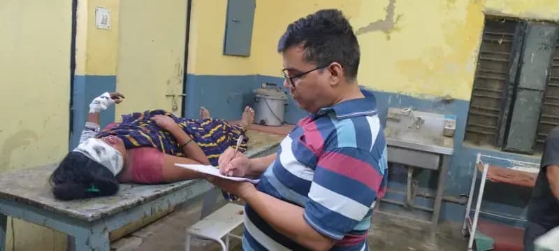 बाइक के सामने अचानक सियार आने से दंपति समेत 11 वर्षीय बालक घायल