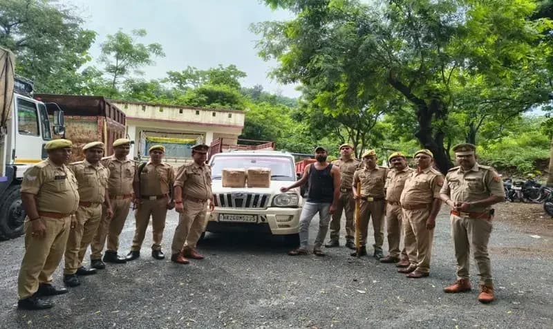दुद्धी में अंतरराज्यीय अवैध शराब तस्करी का भंडाफोड़, स्कार्पियो से 880 बोतल बरामद