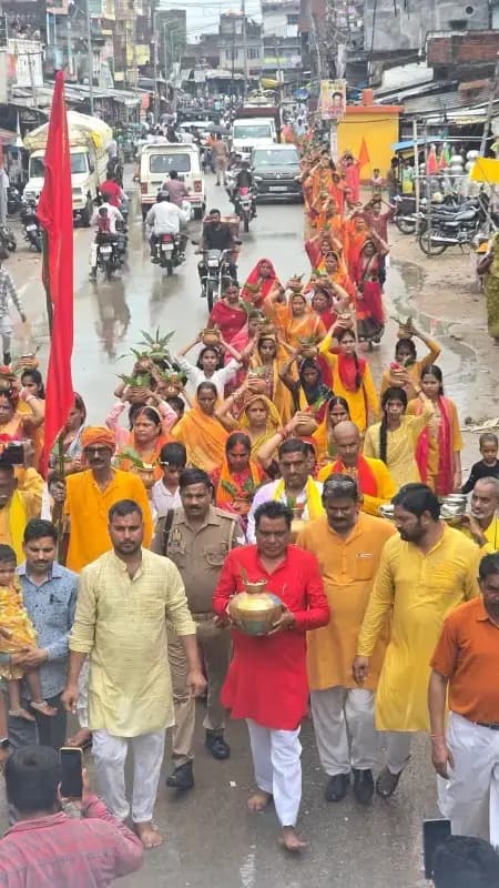 इंद्रदेव की अमृत वर्षा के बीच भव्य कलश यात्रा के साथ शिव महापुराण कथा महोत्सव का शुभारंभ