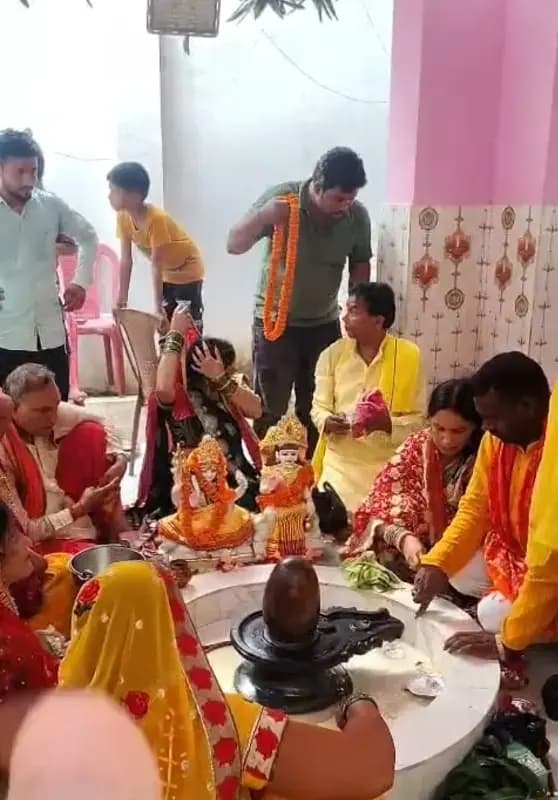 नरसिंह भगवान मन्दिर में गूंजे जयकारे,मंदिर परिसर में देव प्रतिमाओं की हुई भव्य प्राण प्रतिष्ठा, भंडारे में उमड़े श्रद्धालु।