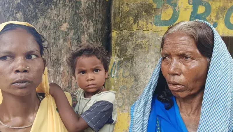दुद्धी में आवास दिलाने के नाम पर ठगी: बुजुर्ग आदिवासी महिला की चांदी की हसुली लेकर फरार हुआ फर्जी अधिकारी.