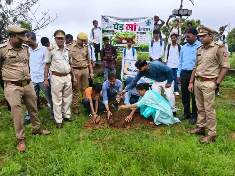 जिला गंगा समिति, सोनभद्र के तत्वावधान में नदी, जल एवं पर्यावरण संरक्षण विषयक कार्यशाला एवं वृक्षारोपण कार्यक्रम आयोजित