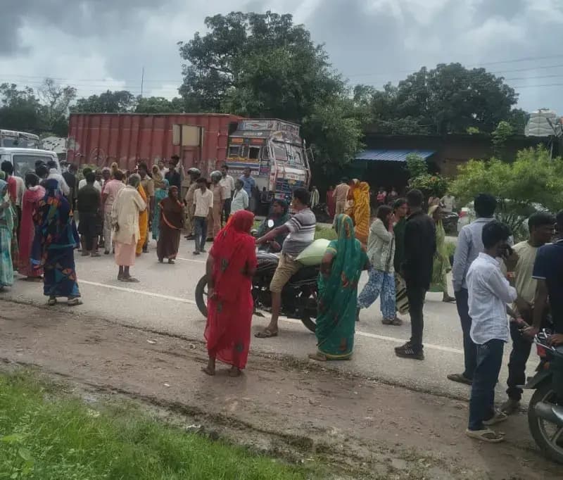 पिकअप की चपेट में आने से आठ वर्षीय मासूम की मौत, चालक फरार