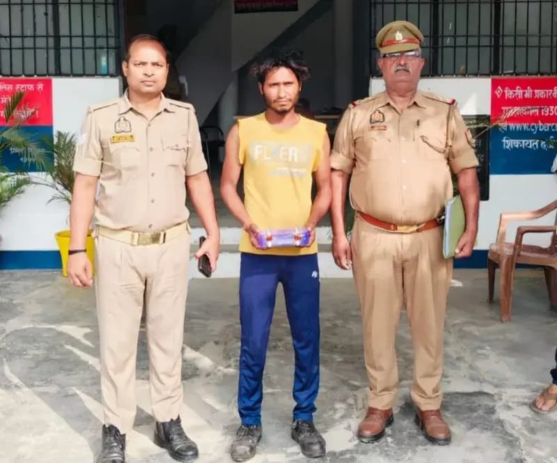 चेन स्नैचिंग का खुलासा, शातिर आरोपी गिरफ्तार; ₹42,170 नकद और बाइक बरामद