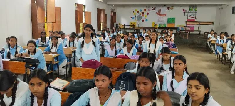 पीएम श्री राजकीय बालिका इंटर कॉलेज दुद्धी में छात्राओं को डिजिटल तकनीक एवं करियर विकल्पों की दी गई जानकारी
