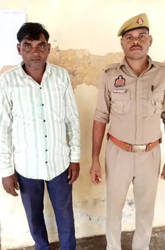 वारंटी अभियुक्त गिरफ्तार, न्यायालय के समक्ष किया गया प्रस्तुत