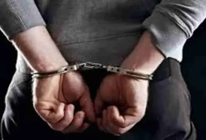 घोरावल में गुजरात पुलिस की कार्रवाई, अवैध खनन का आरोपित गिरफ्तार